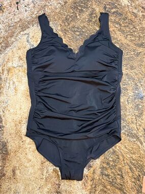 Shade & Shore Black Scallop Ruched One-Piece Swimsuit